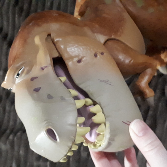 Disney Pixar The Good Dinosaur Deluxe Animated Talking Butch - Picture 3 of 9